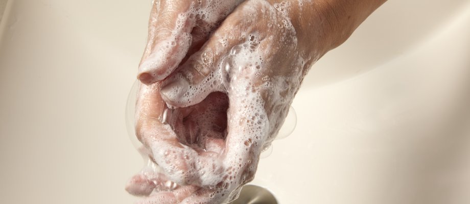 Greenwashing in Skincare: How to Spot Fake "Clean" and "Natural" Claims