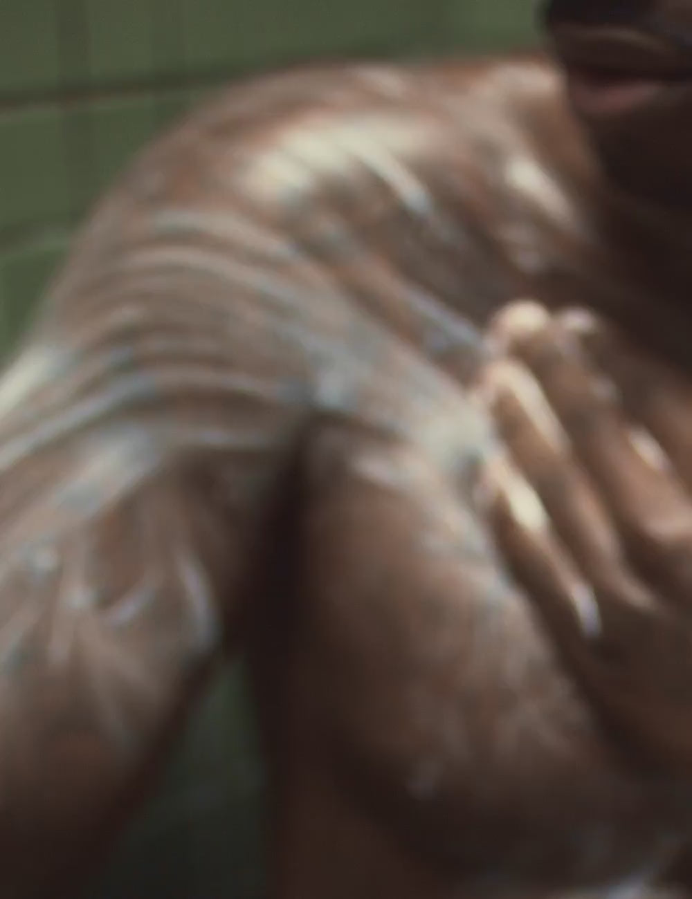A video of a man's hand rubbing body wash onto his shoulder